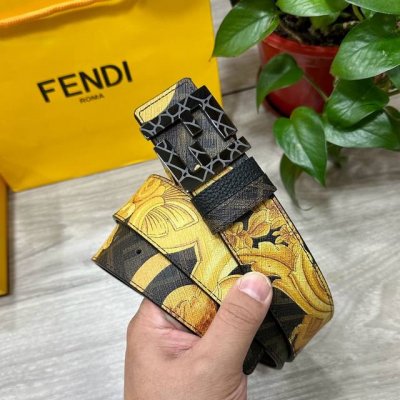 Fendi 芬迪 专柜同款 宽4.0Cm 双环正反用腰带 Ff按钉搭扣 黑色Cuoio Romano皮革材质 反面面料带有烟草黄和黑色Ff图案 四方金属饰面 时