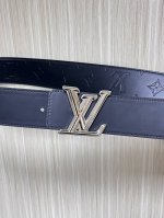 4.0宽，当季新款，双面牛皮，一面平纹压花，一面平纹底，搭配精品扣头，时尚，美观大方。