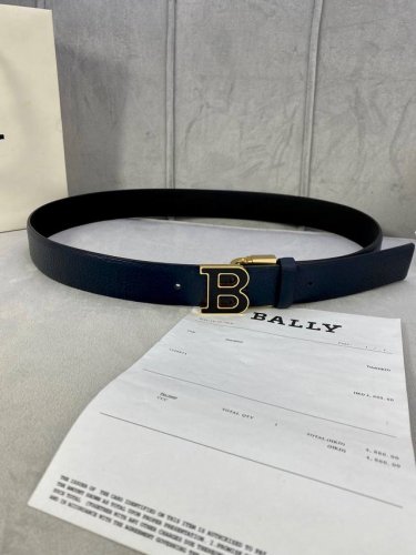 Bally 巴利 荔枝纹双面头层牛皮皮带，配有金 银 B 字母扣头该皮带可调节，且能根据需要剪裁质量保证达到修身效果