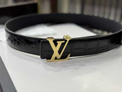 腰带的天花板 尼罗鳄鱼皮无拼接腰带，自然渐变的方格纹理精致大气，搭配精致电镀钯金原版扣，细节精湛，佩戴在腰间沉稳大气。4.0Cm 65247600