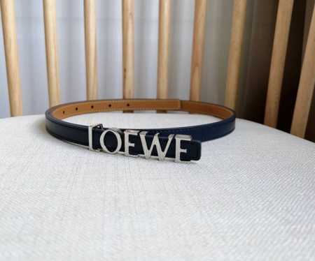 Loewe 罗意威 专柜最新同款腰带 选用光滑牛皮革腰带 饰以金属loewe腰带扣五孔调节 卓越的工艺 个性的造型 精美的材质 宽:1.5 - 点击图像关闭