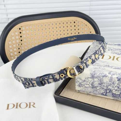 Dior 早春新款 C D搭扣黄铜腰带扣，小牛皮腰带 款式时髦优雅、可搭配牛仔裤半裙或者连衣裙，经典永存 3Cm