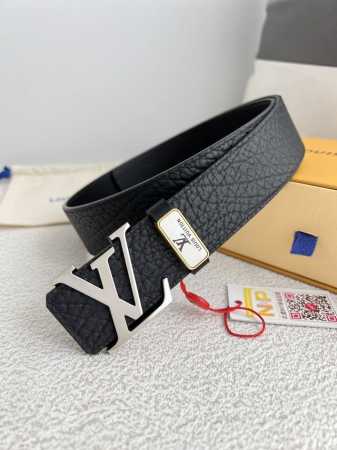 品名： Lv..路易..威登腰带皮带原单 型号：挂扣，经典纯钢材质面字母挂扣，头层牛皮，图片实物拍摄 材料：头层牛皮，挂扣系列，纯钢材质扣头，钯镀电镀工艺永不掉 - 点击图像关闭