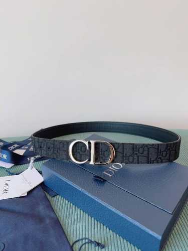 高端品质，实物拍摄 批 配全套礼盒 ：品牌：DIOR 迪奥原厂皮料，奶昔白帆布 灰色牛皮 品质毋庸置疑 没有更好 只有最好 尺寸3.5厘米