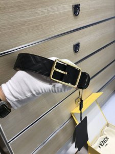 配送专柜包装 打孔针 特批新款 Fd 宽35Mm 老花斜纹F标志造型皮带，支持Nfc 字母针扣搭配标志性F戒子，进口小牛皮制成，镀金表面金属制品，原版细节走线，