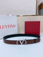 Vlogo Signature搭扣 亮面小牛皮腰带 -施华洛钻 光面搭扣 -进口小牛皮材质 进平纹带身 -宽度 3厘米