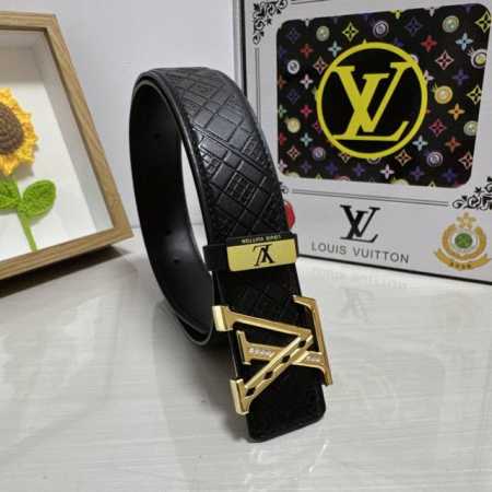 品名：Lv..路易..威登 材质：原单牛皮腰带 百分百头层牛皮腰带保证真皮，24K纯钢扣，专柜原单品质、做工精细，时尚大牌，送人自用首选 包装： 请认准如图专柜 - 点击图像关闭