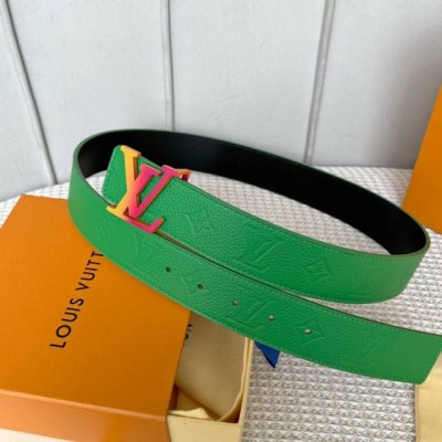 Lv 驢牌ss男士系列特別限量版與pou-Up最新聯名合作款 寬度40毫米 奢華與時尚的全新結合 雙荔枝紋顏色與五金顏色相呼應！成為獨特的亮眼之作！