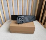 burberry 巴宝莉 Tb专属标识图案 意大利制皮革腰带 采用百搭双色设计 宽:4.0Cm 今年B家最新款式 亲们赶紧转图下单哦！ 简单精致 流行款