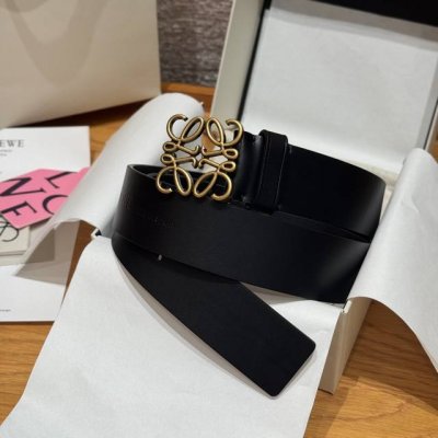 意威新款男士腰带 专柜最新同款腰带，选用头层牛皮制作腰带，配有品牌 Anagram针扣五孔调节，卓越的工艺 个性的造型 精美的材质. 宽度：40毫米 *皮质*：