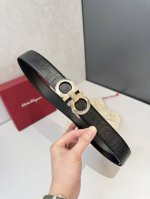 菲拉～格慕 Salvatore ～Ferragamo 是一家意大利奢侈品牌，以其高品质的皮革制品、鞋履和配饰而闻名。菲拉格慕的腰带是其经典产品之一，通常采用优质