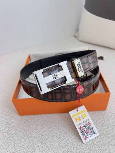 品名：爱马仕.Her..Mes自动扣皮带 腰带 型号：自动扣，纯钢材质经典自动扣，头层牛皮自动带身，内穿款 腰带：百分百头层牛皮，自动带身，保证真皮。24K纯钢