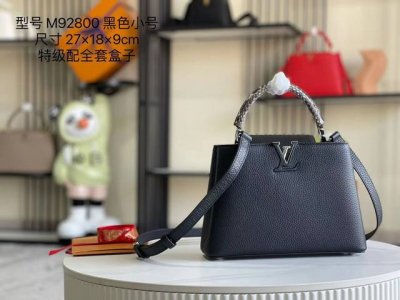 特级配全套包装 芯片版本 特级精品原厂皮M92800 N92041黑配蟒蛇银扣 本款 Capucines Bb 手袋以全粒面 Taurillon 皮革呈现经典轮
