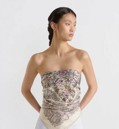 新款 迪奥 官网同步 花卉系列 太美了 2025春夏季新款，太美了 买到都说好下手一定要快高端 大爱女人尤物 货极少 四季都可以用真心美的让人非常非常心动 上身
