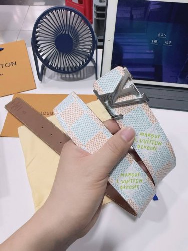 特 Louis Vuitton[正]经典原单品质，经典印花面配原版平纹皮，搭配原单精品扣，精工制作，细节看图，实物拍摄，高端奢华，宽度4.0Cm