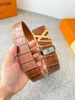 品名： Lv..路易..威登腰带皮带原单 型号：挂扣，经典纯钢材质挂扣，头层牛皮，图片实物拍摄 材料：头层牛皮，挂扣系列，纯钢材质扣头，钯镀电镀工艺永不掉色。原