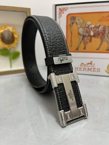品名：爱马仕.Hermès 原单 材质：原单牛皮腰带 百分百头层牛皮腰带保证真皮，24K纯钢扣，专柜原单品质、做工精细，时尚大牌，送人自用首选 包装： 请认准如