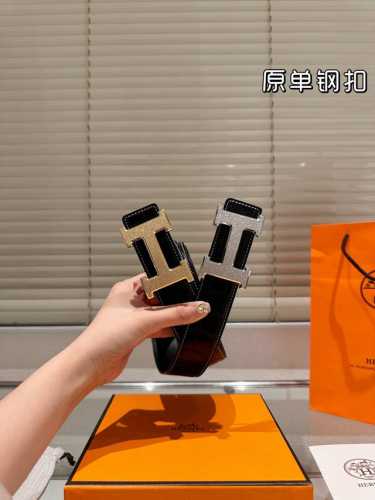 钢扣 高版本！腰带 爱马仕牛皮皮带～热门款 男女通用皮带里面最火的版本啦～质量很好 全套包装！五金绝对不褪色 皮带头和专柜一样的哦～ 配礼盒手提袋发票