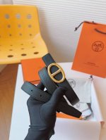 特 Hermes 爱马仕 & Swift和Epsom小牛皮双面皮腰带24毫米，以精湛的细节工艺；打造匠心之物，传承优雅时尚气息。
