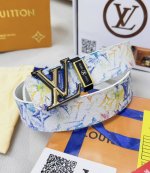 皮带：Lv..路易..顶级原单复刻. 腰带：百分百头层牛皮，保证真皮。双层菱形渐变色设计.24K纯钢扣涂鸦彩绘图案艺术双面可用专柜同等质量， 送人自用首选 包装