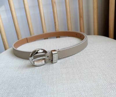 Loewe 罗意威 专柜最新同款腰带 选用光滑牛皮革窄款腰带 配有Anagram Pebble针扣 卓越的工艺 个性的造型 精美的材质 宽:2.0Cm