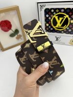 品名：LV..路易..威登原单 材质：原单牛皮腰带 百分百头层牛皮腰带保证真皮，24K纯钢扣，专柜原单品质、做工精细，时尚大牌，送人自用首选 包装： 请认准如图