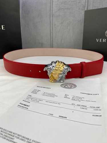 特 宽度4.0Cm Versace 范思哲 此款柔软的皮带饰有金、银双色3D美杜莎腰带扣，可搭配正装或休闲牛仔装。