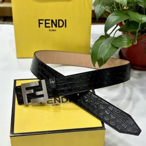fendl 芬迪 宽40Mm双面原版小牛皮 搭配单钌钯电镀扣 完美的手感.油边 出众的设计.风格 高贵奢华 时尚大方 高清实拍 货真价实 品质保证 双面用