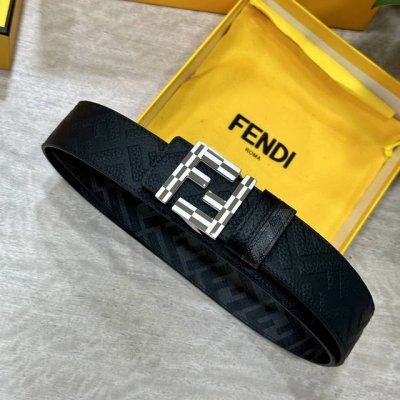Fendi芬迪专柜同款 宽4.0Cm 双环正反用腰带 Ff按钉搭扣 黑色Cuoio Romano皮革材质 反面面料带有烟草黄和黑色Ff图案 四方金属饰面 时尚经