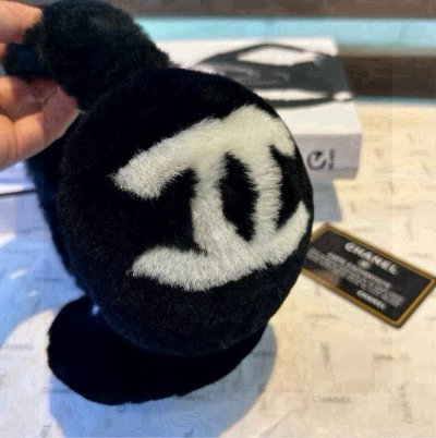 男女同款疯狂打Call值得拥有 人间白富美,网红明星同款 香奈儿滑雪耳罩，日常保暖出行必备 滑雪日常凹造型简直太赞了 保暖打气物件 高颜值 自留黑白拼色 可以戴