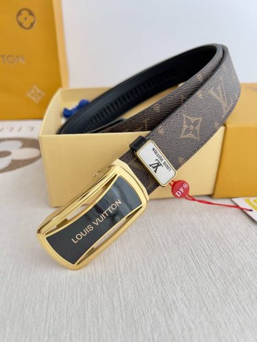 品名：Lv..路易..威登 腰带原单自动带 皮带 型号：自动扣，纯钢材质自动扣，头层牛皮自动带身，实物拍摄 材料：百分百头层牛皮，保证真皮。24K纯钢扣，永不掉
