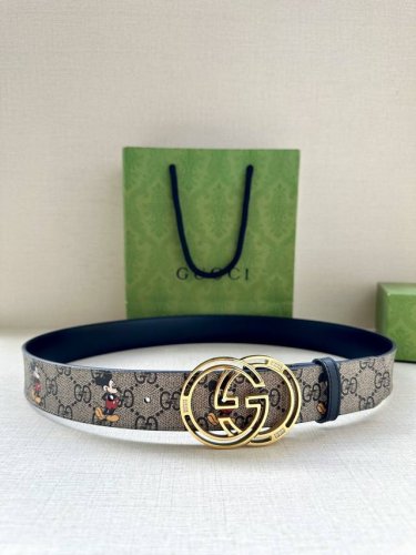 宽度4.0Cm Gucci 米奇动漫图案是Gucci的标志性元素之一，在这款配饰中焕新演绎为卡通风格设计。这款腰带融合了经典米奇元素和双G图案，突显品牌悠久的设