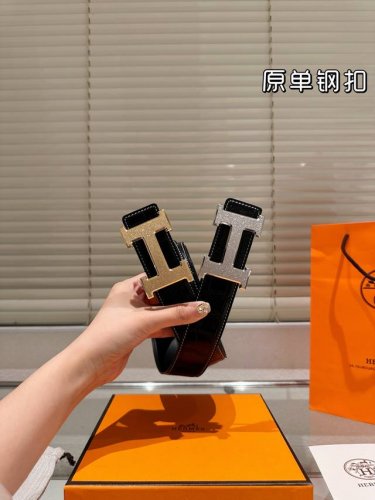 钢扣 高版本！腰带 爱马仕牛皮皮带～热门款 男女通用皮带里面最火的版本啦～质量很好 全套包装！五金绝对不褪色 皮带头和专柜一样的哦～ 配礼盒手提袋发票