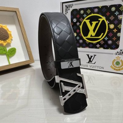 品名：Lv..路易..威登 材质：原单牛皮腰带 百分百头层牛皮腰带保证真皮，24K纯钢扣，专柜原单品质、做工精细，时尚大牌，送人自用首选 包装：
