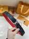 特 本款 Lv Initiales 双面腰带选用经典 Monogram Eclipse 帆布和亮色牛皮革，与 Lv Initiales 搭扣映衬鲜明对