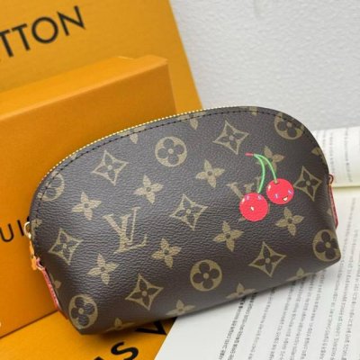 颜色 老花尺寸 17X12X6老花樱桃化妆包 Pochette CosméTique Ld化妆包 这款小巧的化妆包以Monogram Ms帆布制造，可轻易放入手