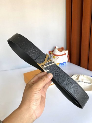 Lv.路易威登 全套包装 宽度 40Mm宽度 正品一体铸造五金钢扣 原厂皮料 双面原厂定制进口面料 可送礼自用不错选择