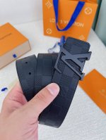 特 Louis Vuitton.原单.Lv专柜同款.宽度40毫米.双面进口意大利小牛皮+高温压经典格子纹效果.手感细腻 搭配精品五金扣.