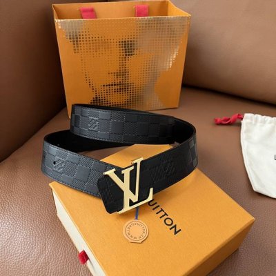 L0Uis 、Vuitt0N 男士经典压花腰帶 寬度40毫米 配置精品字母搭扣 顶级