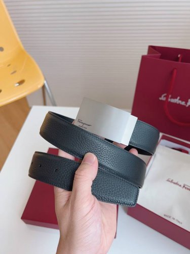 新款、菲拉 细节成就一切。Ferragamo皮带系列作品精选上乘材质，以深湛技艺打造而成，成就丰富多彩的款式选择与百搭实用的绅雅风格。优雅扣饰融合精美材质，展现