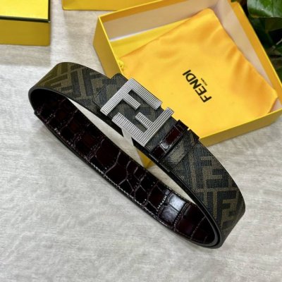 Fendi 芬迪 专柜同款 宽4.0Cm 双环正反用腰带 Ff按钉搭扣 棕色Cuoio Romano皮革材质 反面面料带有烟草黄和黑色Ff图案 四方金属饰面 时