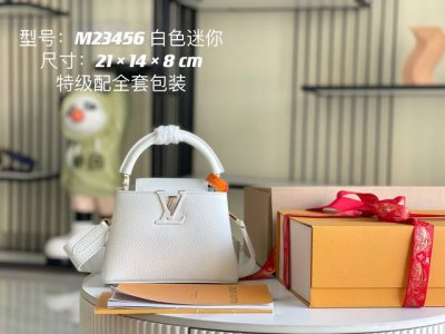 特级配全套包装 新版 变码芯片 特级精品原厂皮M23456 M59433白色金扣 本款 Capucines Bb 手袋以全粒面牛皮革塑造 Capucines 系
