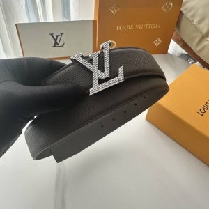原版包裝 L0Uis Vuitt0N 今季新品 原單腰帶 寬度35毫米 進口雙面頭層十字紋面內襯搭配小牛皮底 配置真空鍍鈀精鋼字母搭扣 簡約大方 低調百搭款