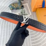 lv 特种皮腰带系列 ，原厂五金精品不锈钢扣，手感柔软舒适 宽3.8Cm。