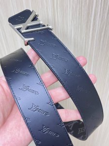 特 4.0当季新款 一面进口小牛皮 一面进口帆布印花 可双面用 搭配精品扣头 实物实拍