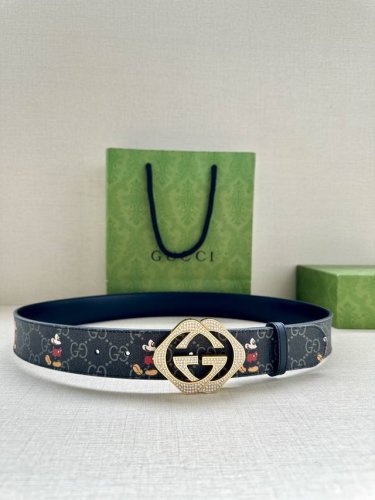 宽度4.0Cm Gucci 米奇动漫图案是Gucci的标志性元素之一，在这款配饰中焕新演绎为卡通风格设计。这款腰带融合了经典米奇元素和双G图案，突显品牌悠久的设