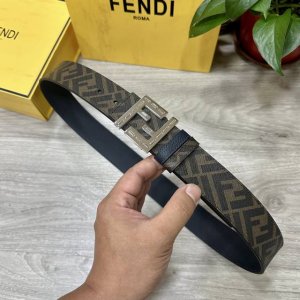 fendi 芬迪 专柜同款 宽4.0Cm 双环正反用腰带 Ff按钉搭扣 深兰色Cuoio Romano皮革材质 反面面料带有烟草黄和黑色Ff图案 黑色珐琅金属饰