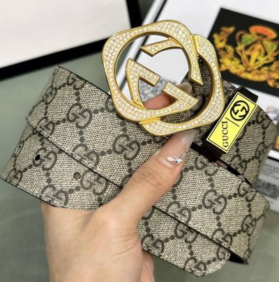 皮带：古奇.Gu...Cci原单 镶钻 腰带：百分百头层牛皮，保证真皮，24K镶钻纯钢扣双面可用专柜同等质量， 送人自用首选 包装： 请认准如图专柜全套礼盒包装