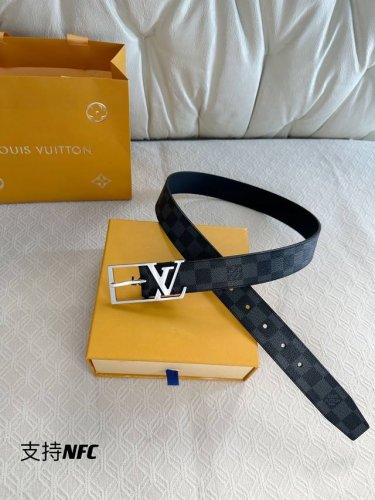 特 Lv 精品针扣系列 进口原厂皮 精品五金 适用于多种搭配跟场合 。宽度3.5Cm 皮质柔软舒适 内置Nfc芯片