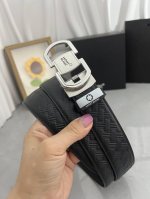 品名：万宝龙 Montblanc 自动带 材质：原单牛皮腰带 百分百头层牛皮腰带保证真皮，24K纯钢扣，专柜原单品质、做工精细，时尚大牌，送人自用首选 包装：